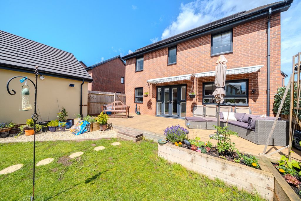 Property photo 2 of 35
