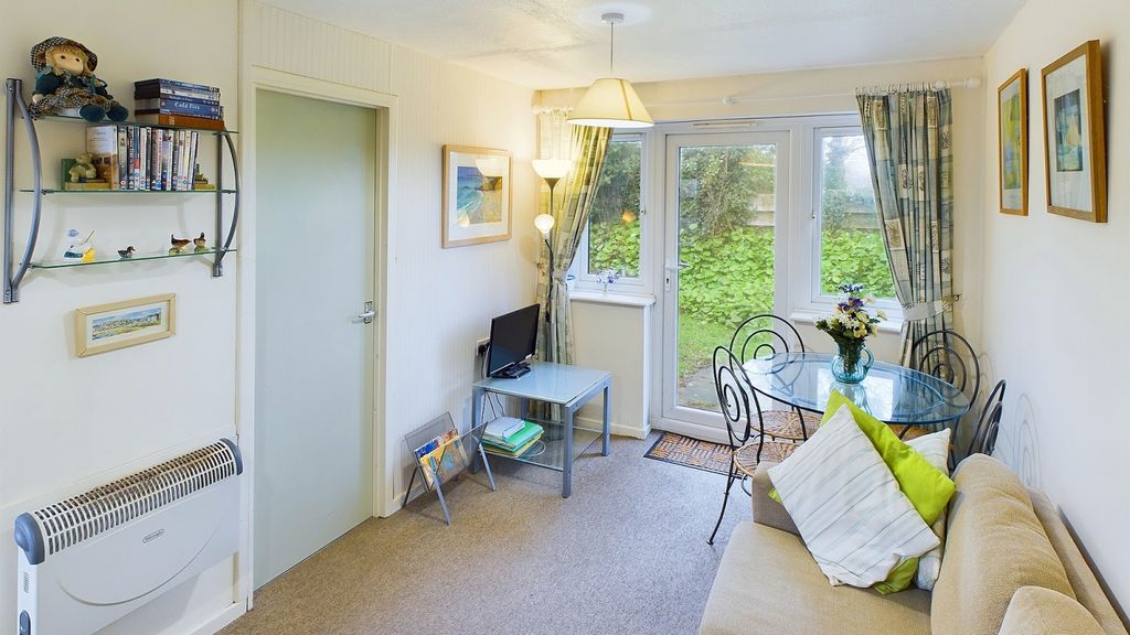 Property photo 2 of 6 Gallery