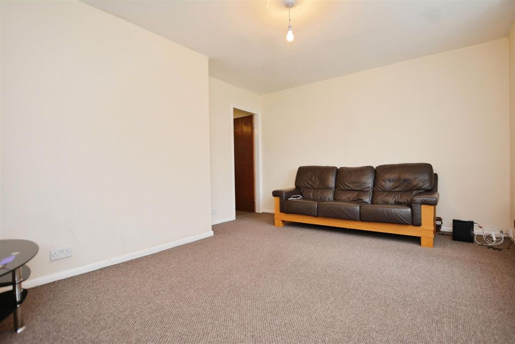 Property photo 3 of 14 Living Room