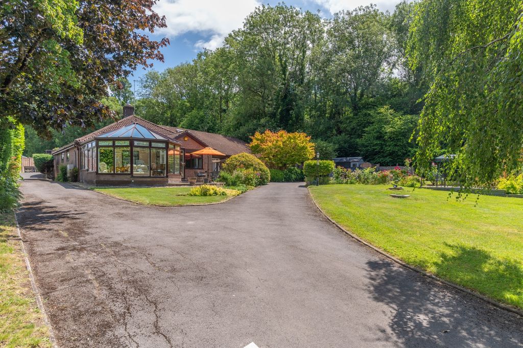 Property photo 2 of 62 130 Badminton Road (28)