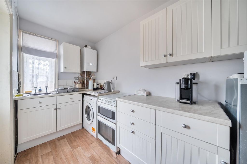 Property photo 2 of 10 Kitchen