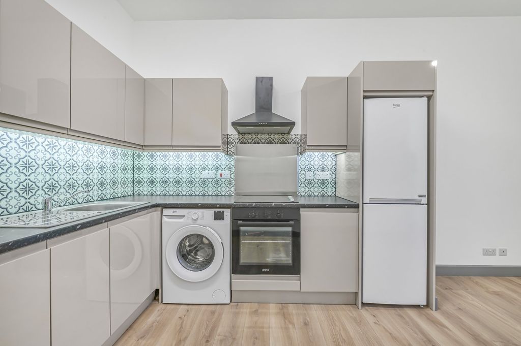 Property photo 2 of 19 Picture No. 14