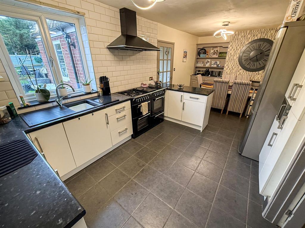 Property photo 3 of 15 Kitchen/ Dining Room