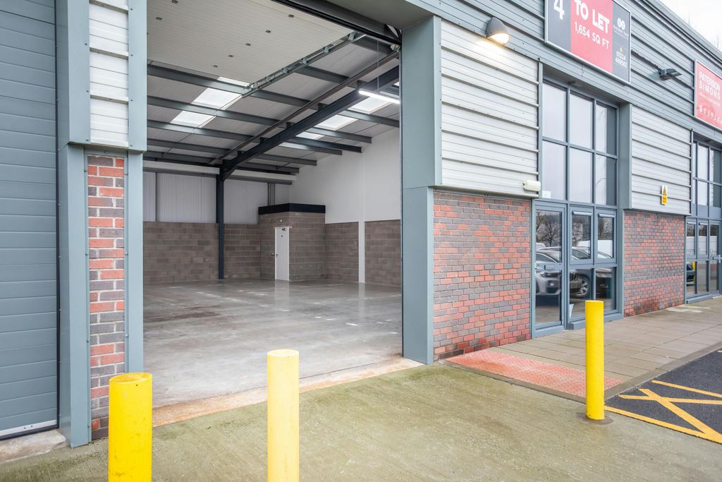 Property photo 3 of 4 Unit 4 Barons Court-18A.Jpg