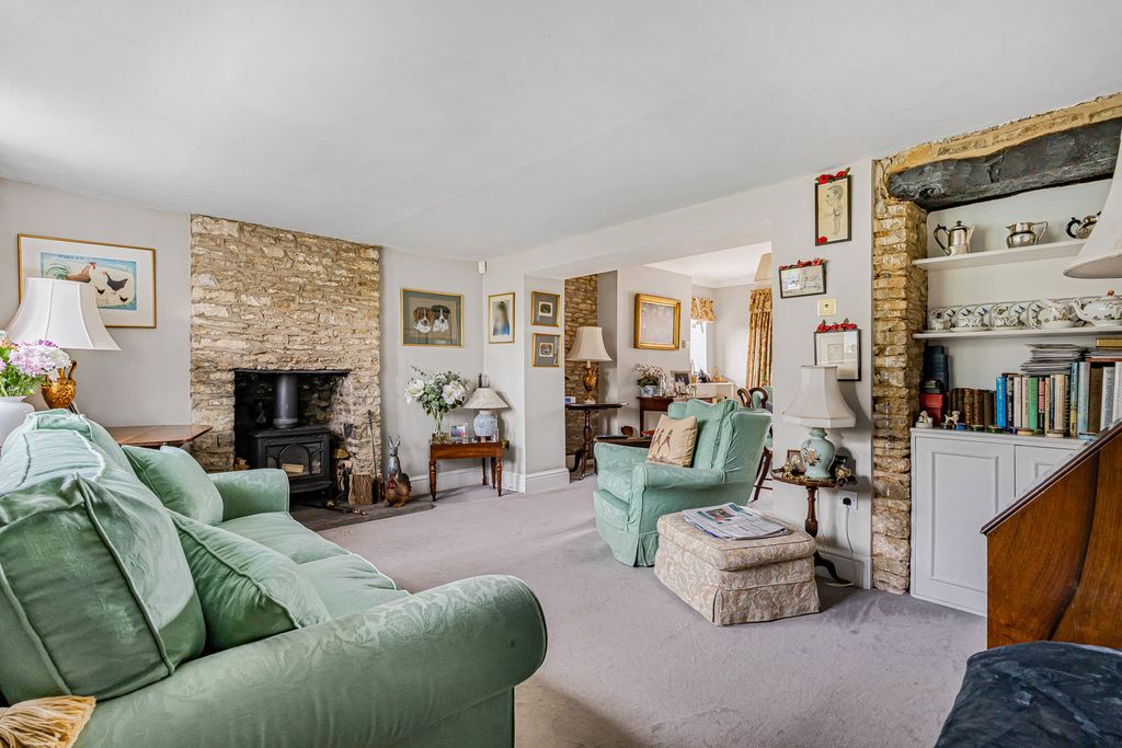Property photo 2 of 20 Sitting Room