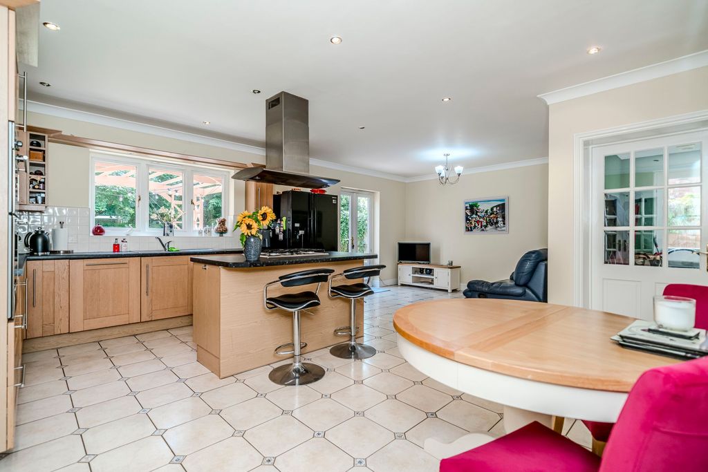 Property photo 2 of 51 Photo 15