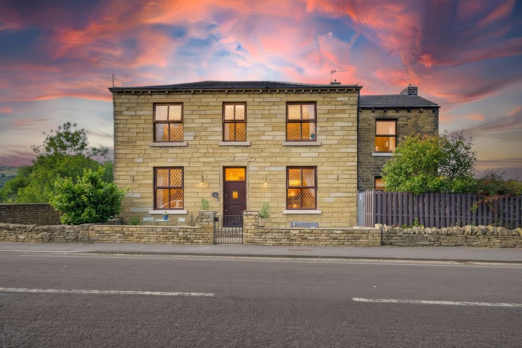 Property photo 1 of 51 Twilight Front (1)