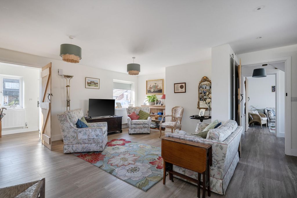 Property photo 3 of 21 Sitting Room