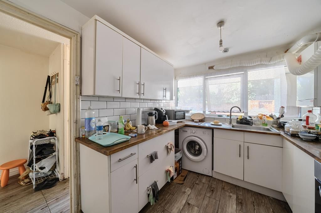Property photo 2 of 16 Kitchen