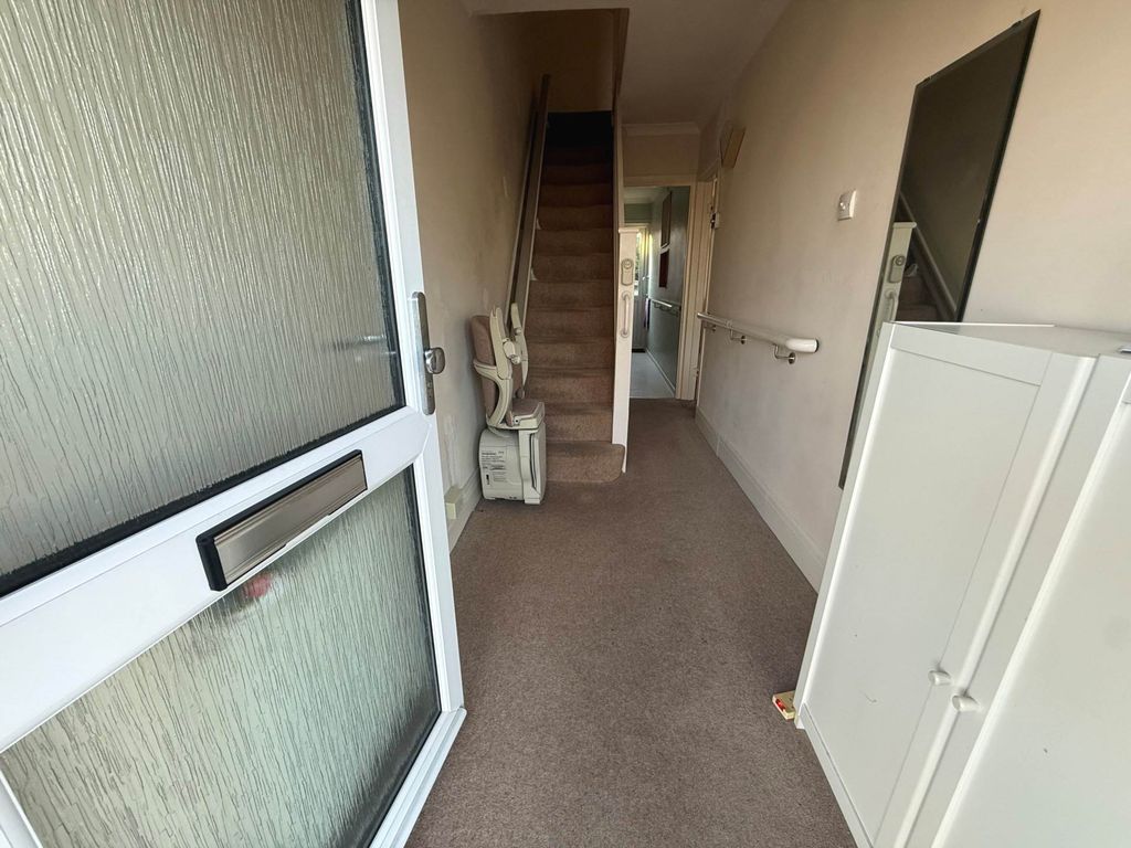 Property photo 3 of 18