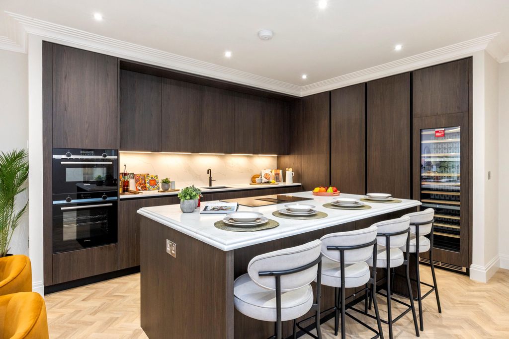 Property photo 2 of 21 Image