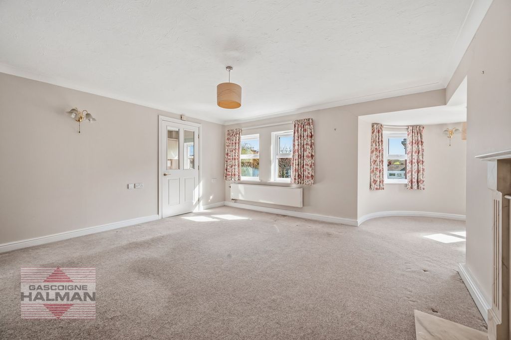 Property photo 2 of 18