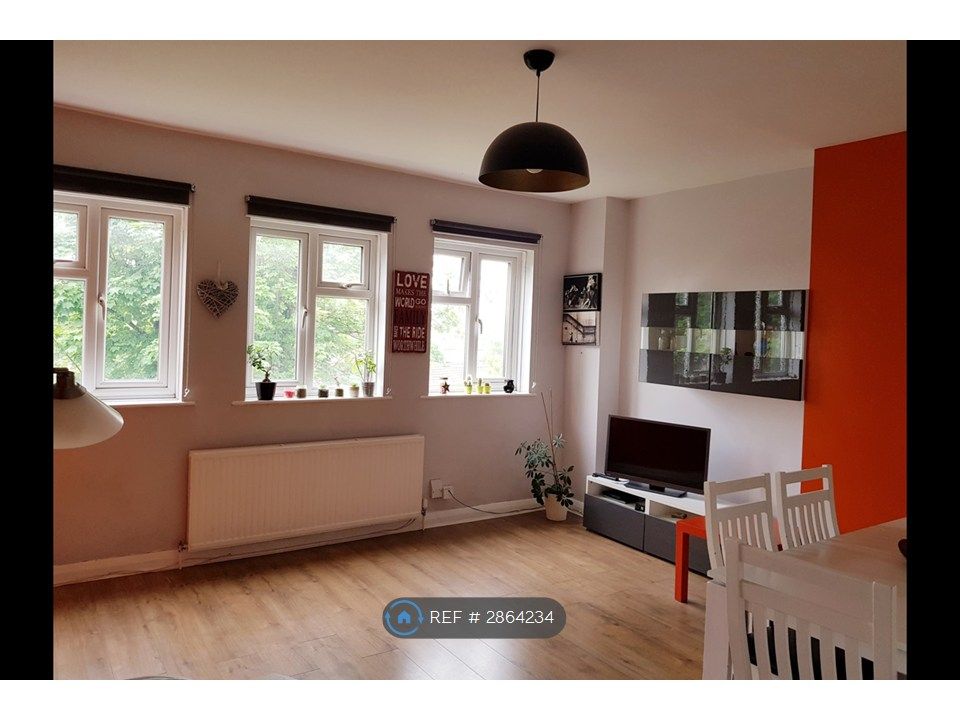 Property photo 1 of 14 Living Room