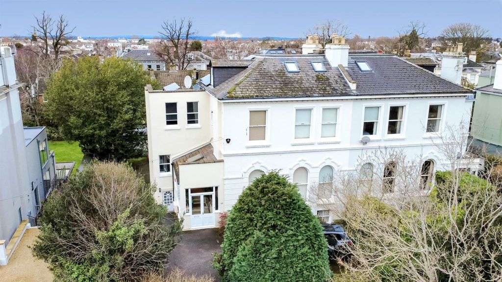 Property photo 1 of 9 1-Bed-Hales-Road1.Jpg