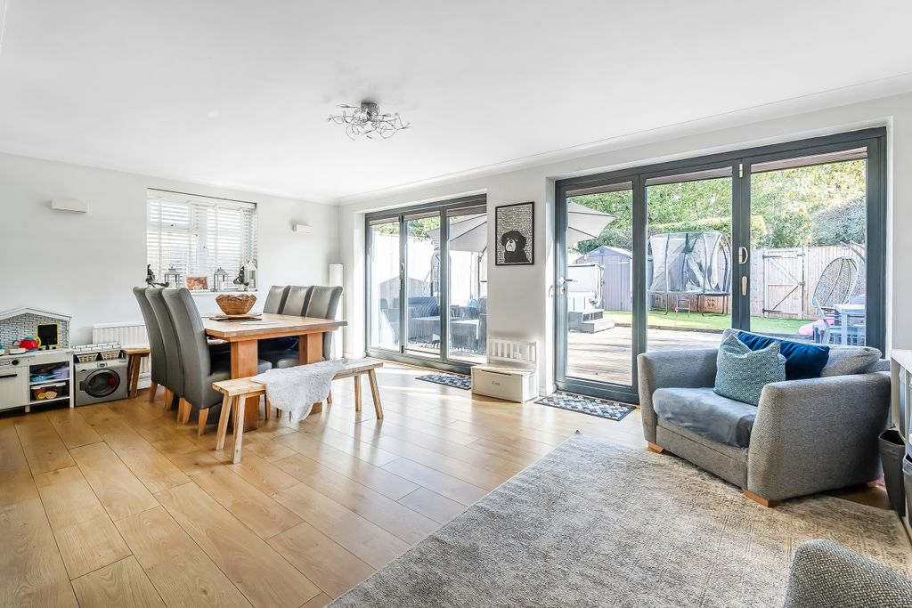 Property photo 2 of 35 182A-Farleigh-Road-17