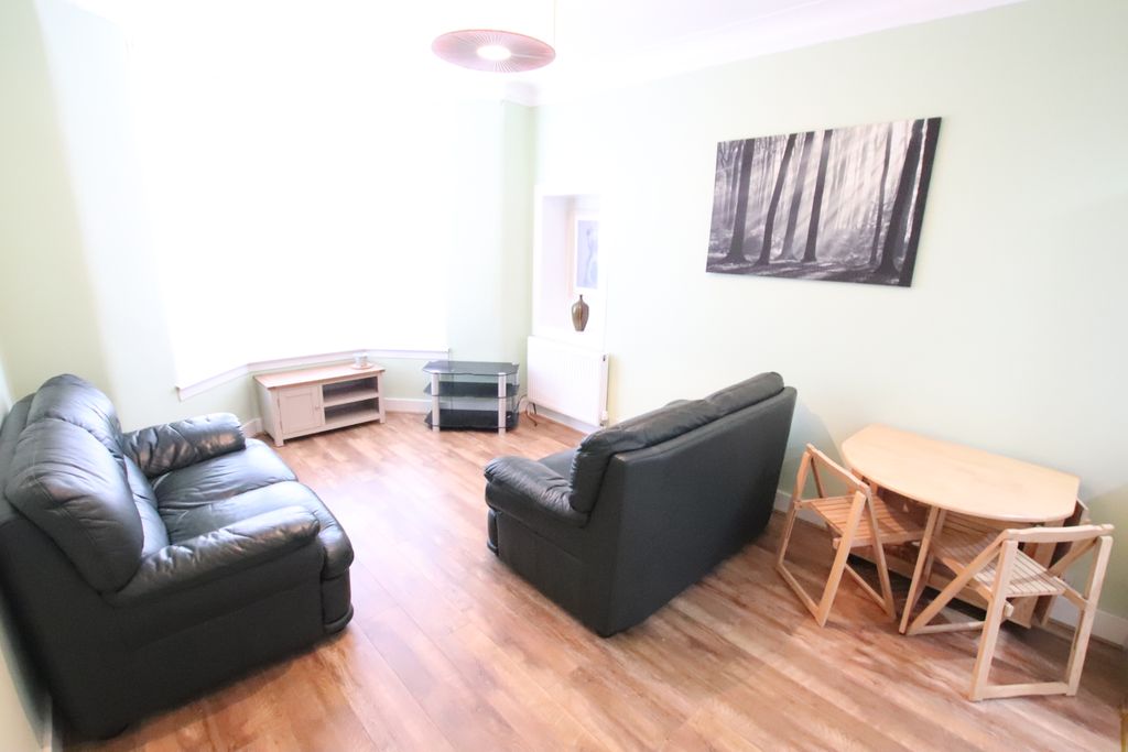 Property photo 2 of 6 Lounge