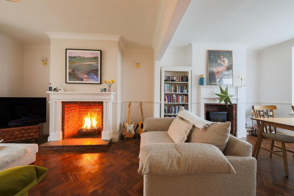 Property photo 3 of 18 Living Room