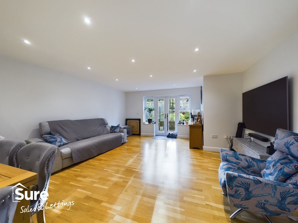 Property photo 3 of 18 3908016