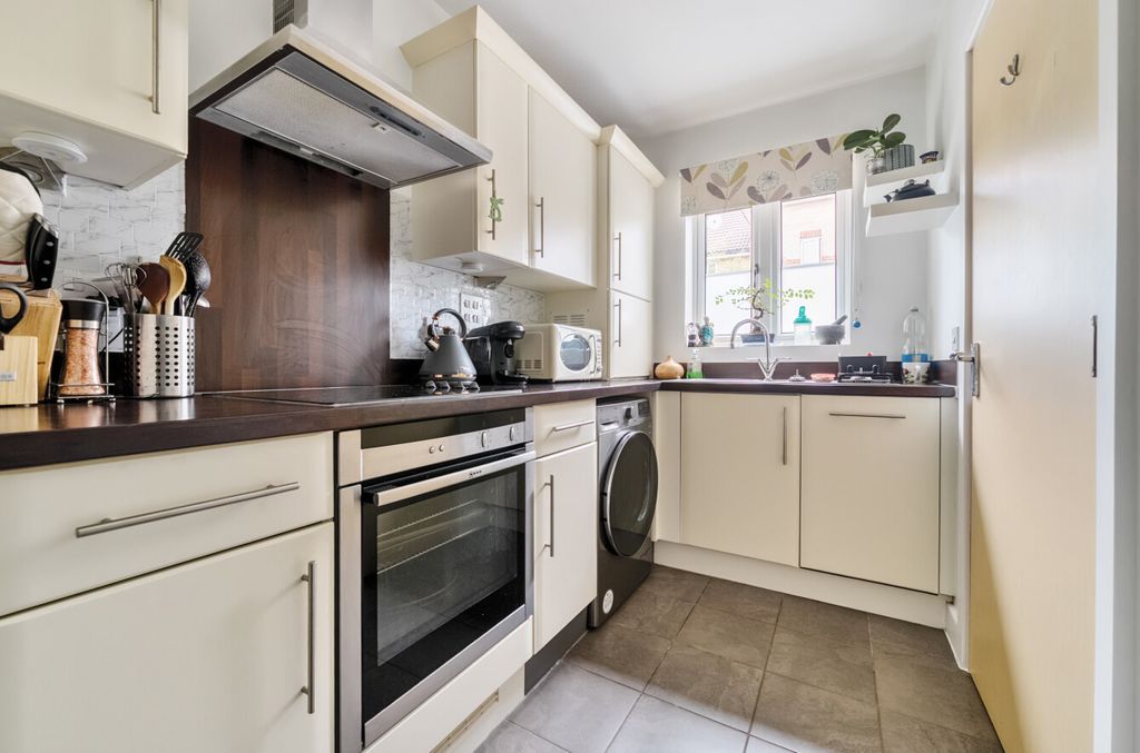 Property photo 3 of 12 1331218-12-6888c6...
