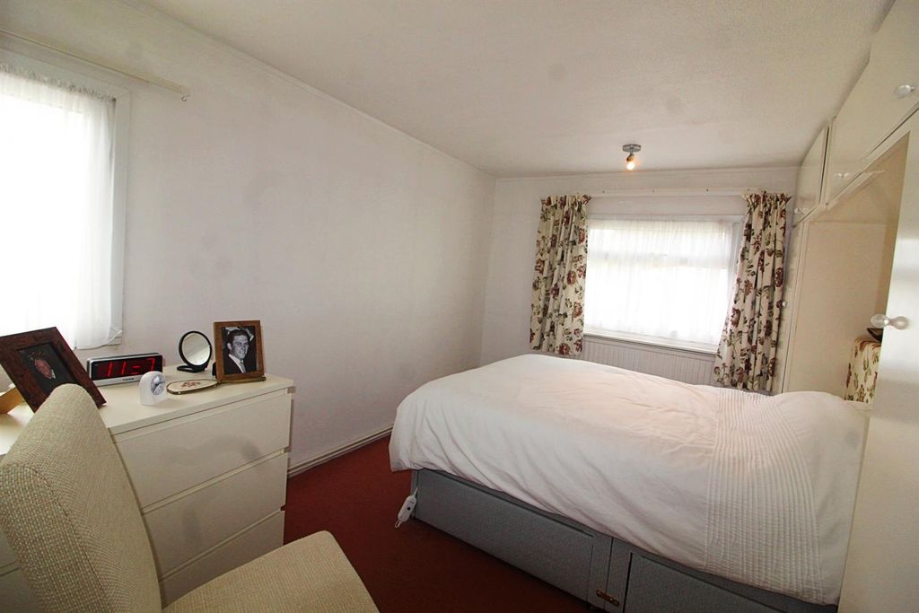 Property photo 3 of 11 Main Bed Edit.Jpg