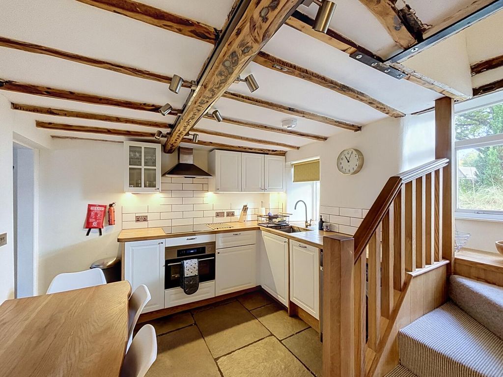 Property photo 3 of 18 Kitchen