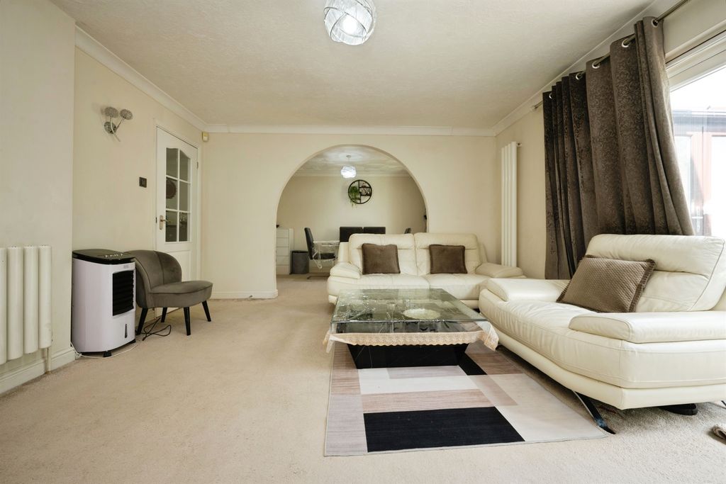 Property photo 3 of 20