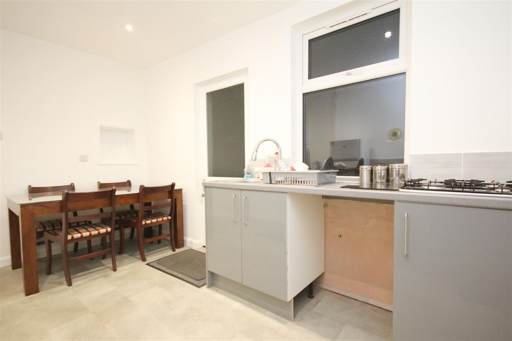 Property photo 3 of 11 Kitchen 2.Jpg