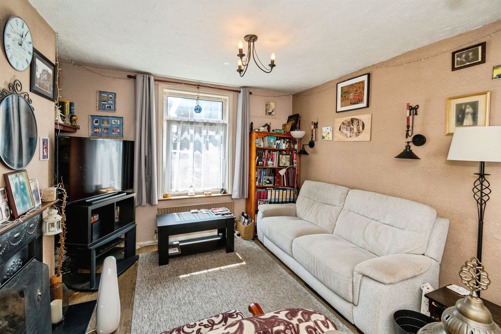 Property photo 3 of 20