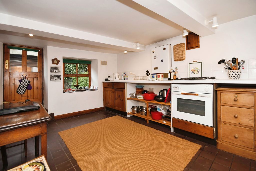 Property photo 3 of 16 Kitchen