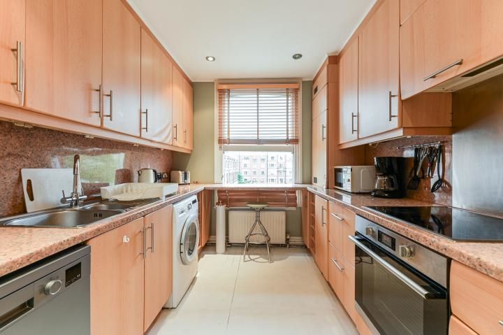 Property photo 2 of 7 Kitchen