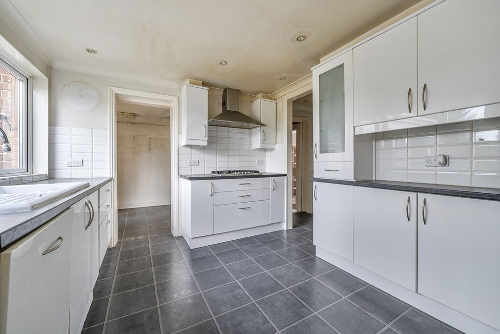 Property photo 2 of 13 1333273-8-688Cfcb...