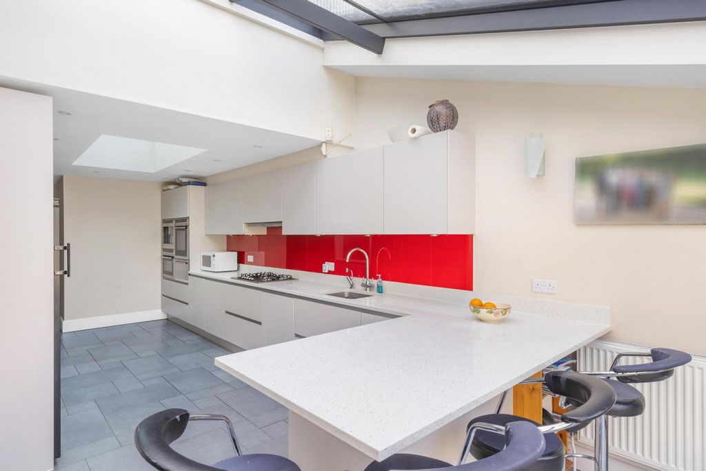 Property photo 3 of 18