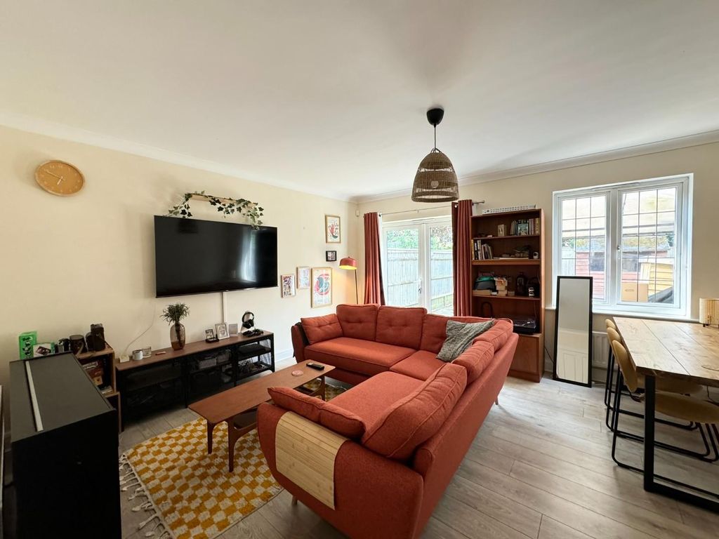 Property photo 2 of 20