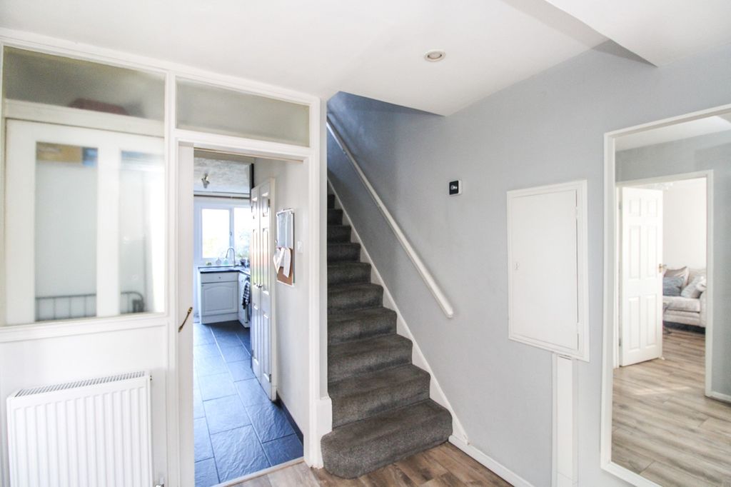 Property photo 2 of 14 Entrance Hall