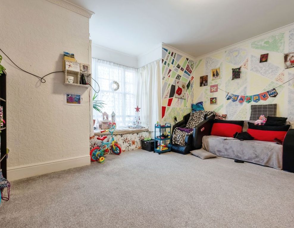 Property photo 2 of 7 Living Room 1