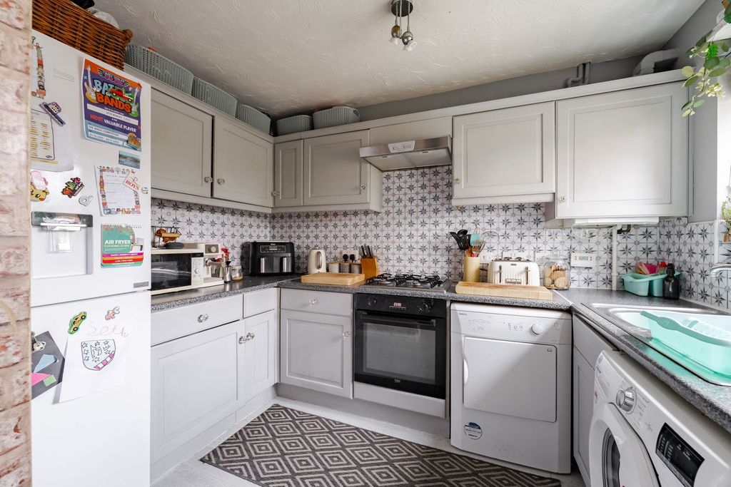 Property photo 2 of 20