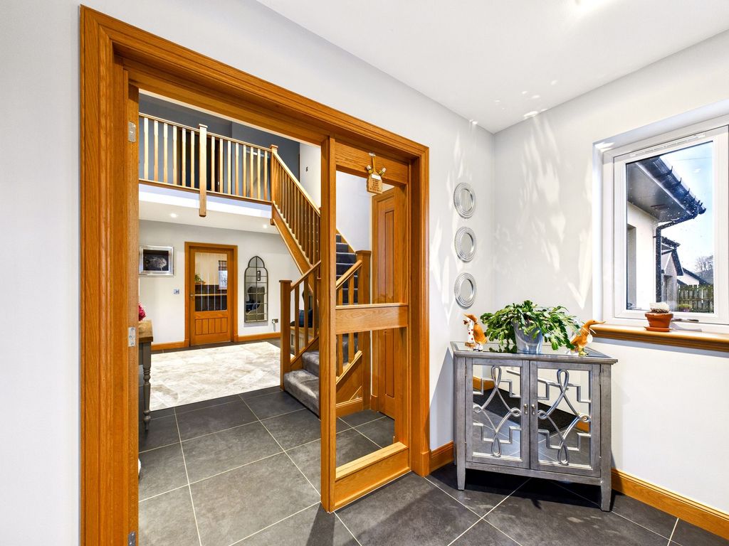 Property photo 3 of 41 Vestibule