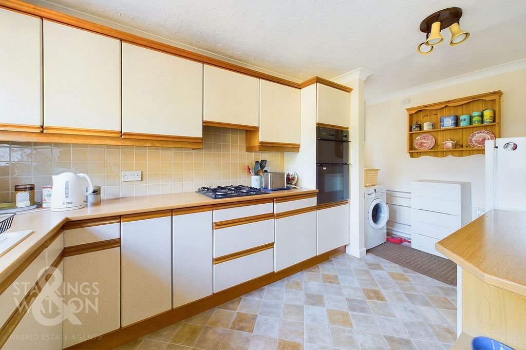 Property photo 3 of 27