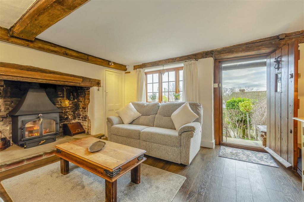Property photo 2 of 21 8635388-Interior03.Jpg