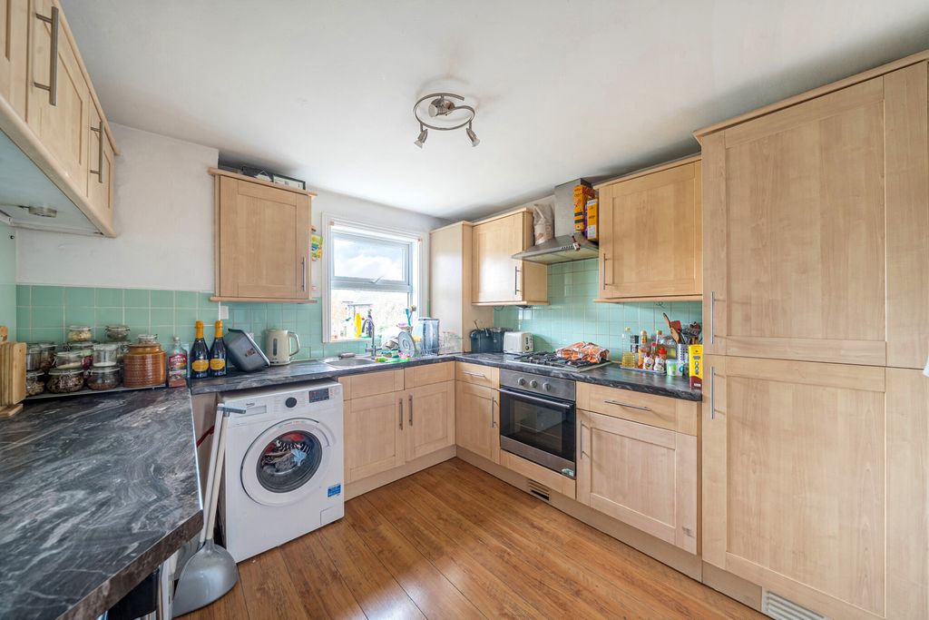 Property photo 2 of 14 1424108-15-69B758...