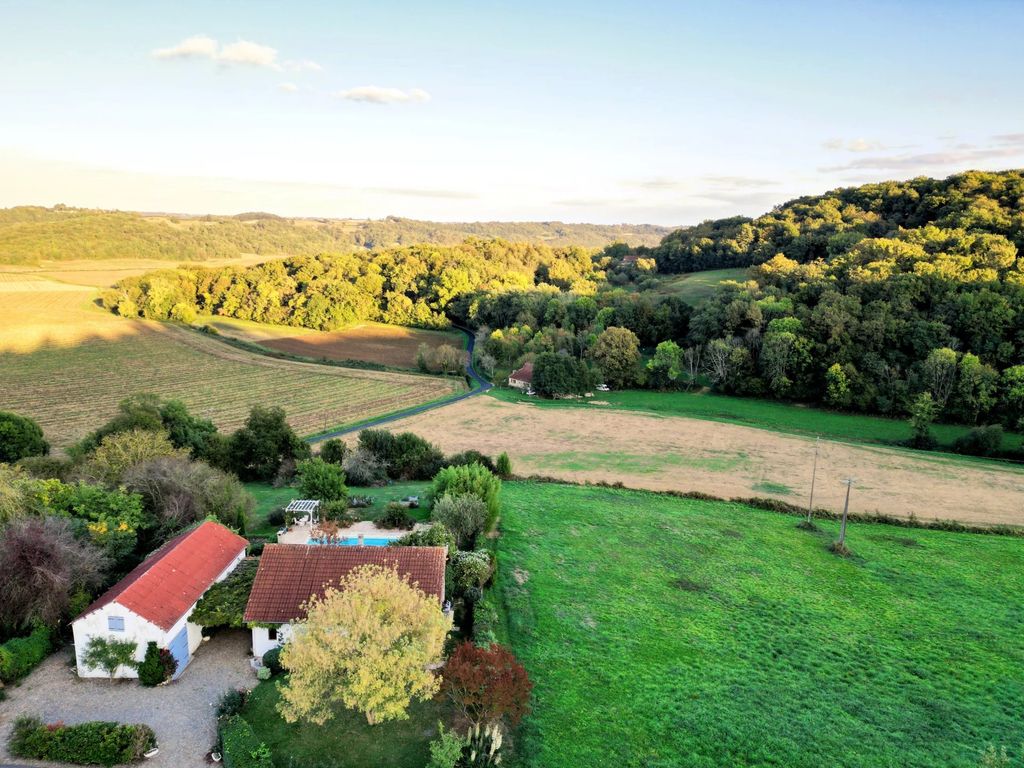 Property photo 2 of 31