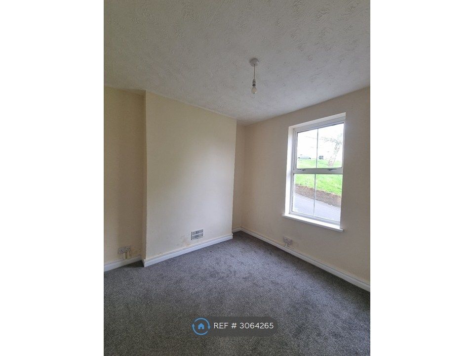 Property photo 3 of 7 Bedroom
