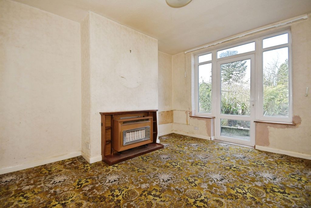 Property photo 3 of 19 Dining Room