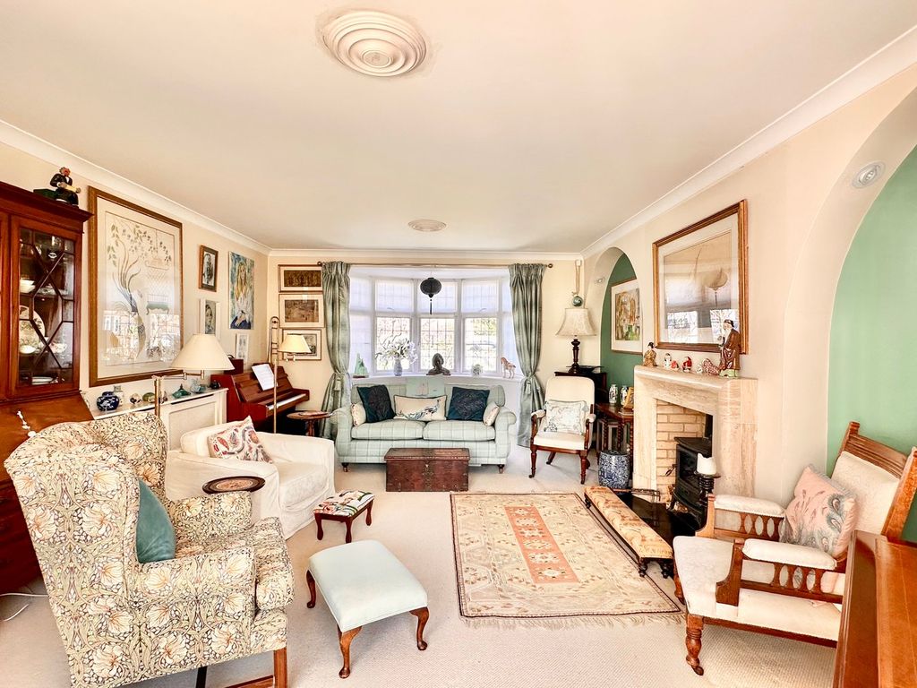 Property photo 3 of 42