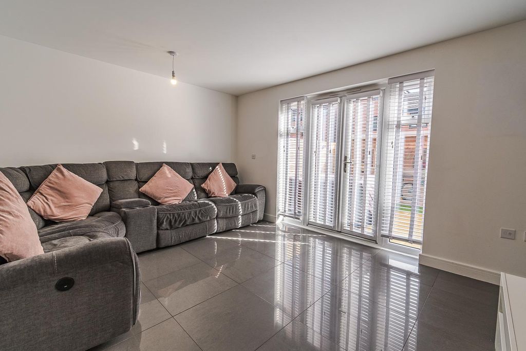 Property photo 2 of 26 Living Room