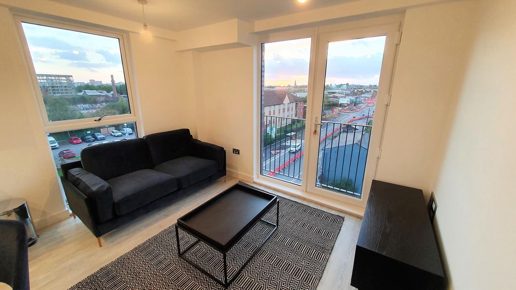 Property photo 3 of 32 Living Room