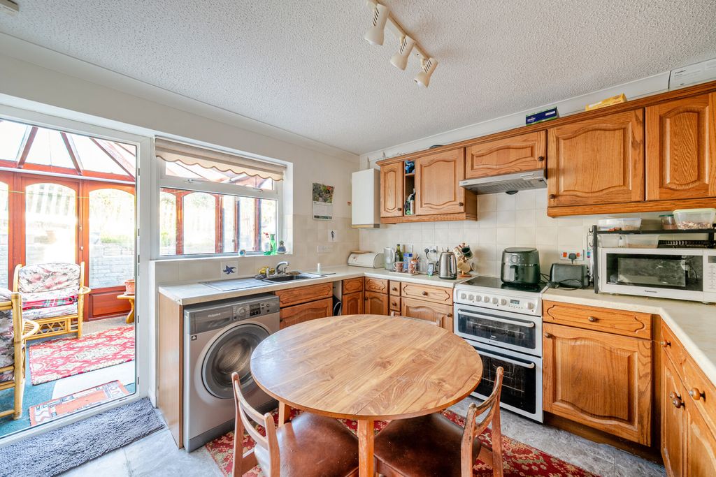 Property photo 3 of 21 1535976-10-6Ad5Ea...