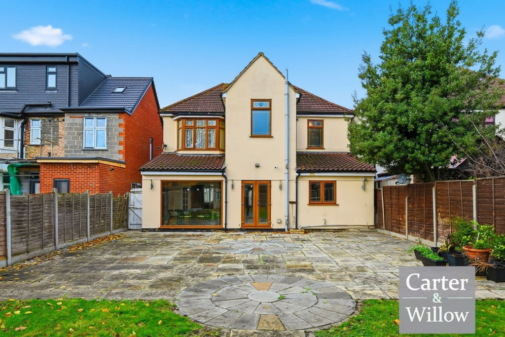 Property photo 2 of 31