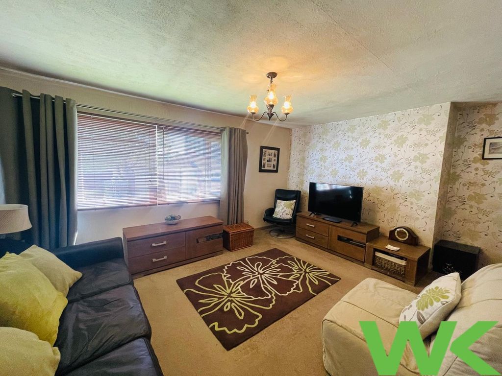 Property photo 3 of 6 Lounge