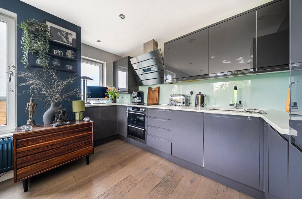 Property photo 2 of 12 Kitchen